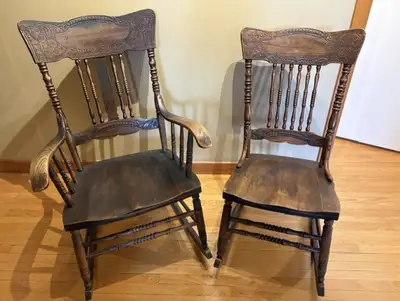 2 chaises berçantes antiques, View more