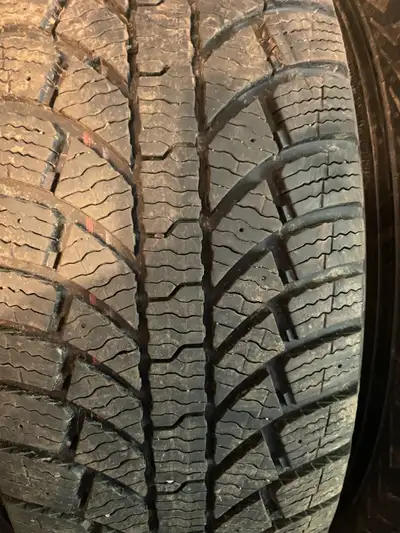 NEW SET OF 4 GENERAL SNOWTIRES FULL TREAD, BRAND NEW 245/65/17 ON 5x120 STEEL RIMS ALL FR HONDA