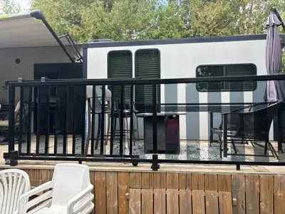 2017 hartland fairfield 407fl destination trailer located at Nestle-in parkbridge trailer park in du...