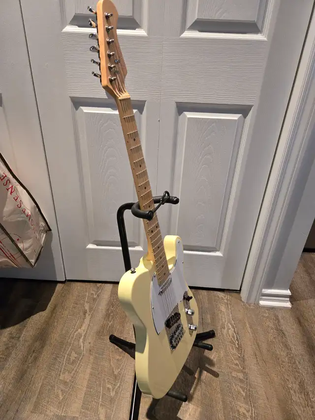 Telecaster style guitar like new in Guitars in Ottawa - Image 7