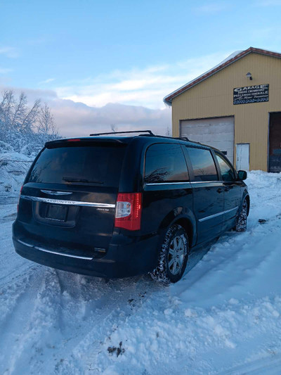 Chrysler town country  3.6   2012 