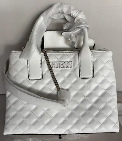 Guess satchel - New, View more