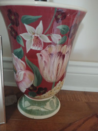 PLANT/VASE BEAUTIFUL STAND FOR SALE $65CRYSTAL VASE FOR $35ALS