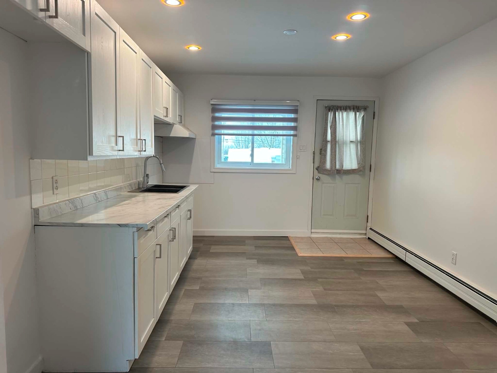 4 1/2 à louer, Granby,   $1050/Mois Libre le 1er Septembre — photo 1