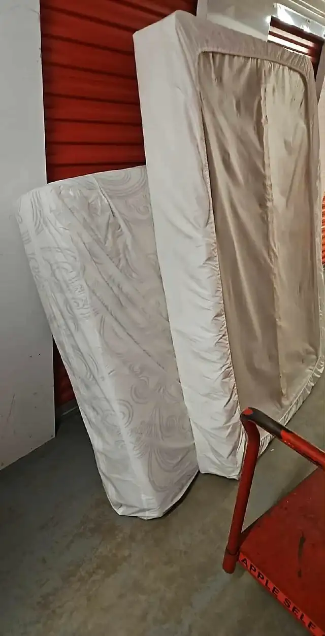 double bed 63826837562371121