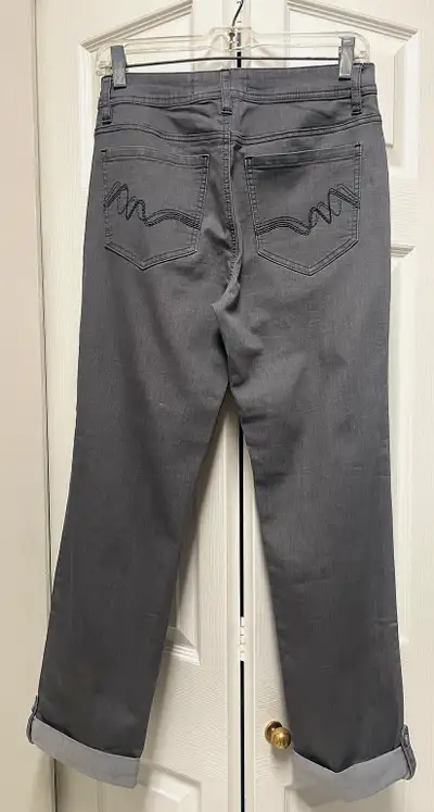 Convertible Length Capri Jeans (Brand New-in 3 colours), sizes 8, View more