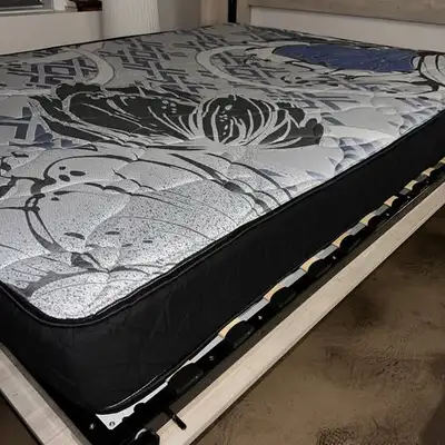 Matelas Queen (parfait état !)$200, View more