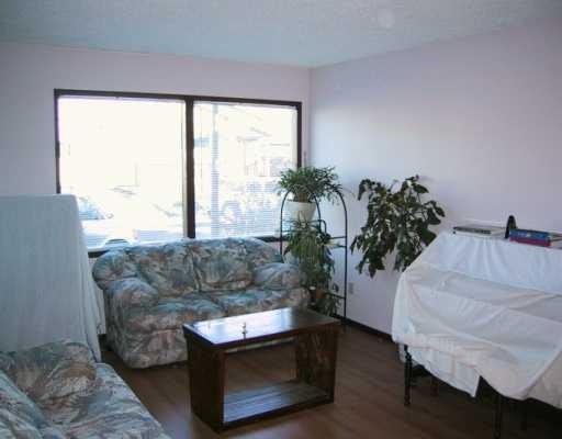 Abbeydale main floor 3 bedroom, parking,$ 1380/ m + 60% utilitie 3