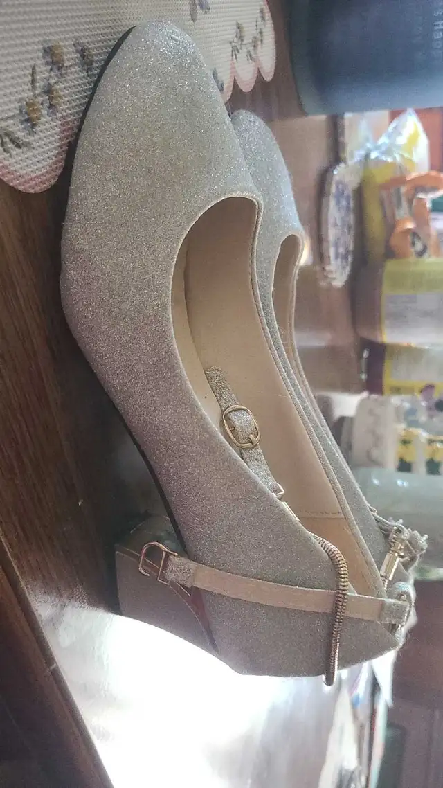 High heels in Women's - Other in Oshawa / Durham Region - Image 2