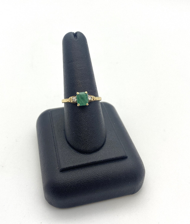 14 Karat Yellow Gold 2.7gms Green Stone w Diamonds Ring $185 in Jewellery & Watches in Mississauga / Peel Region