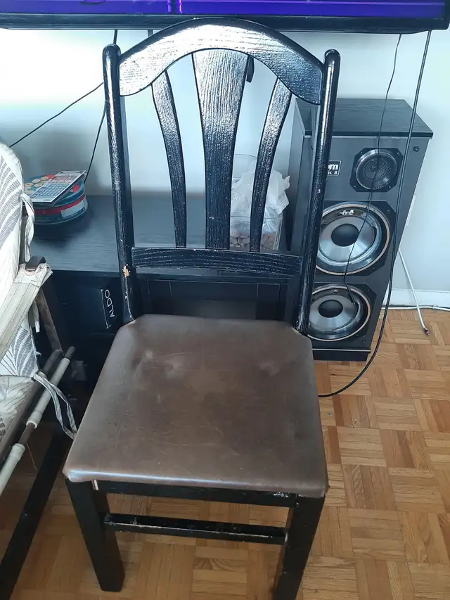 Dining chair in Dining Tables & Sets in City of Toronto - Image 2