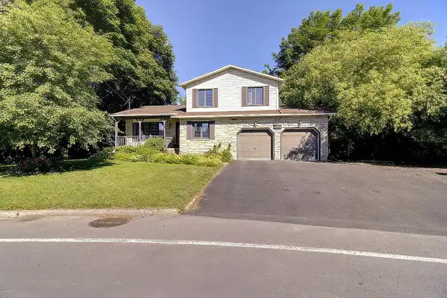 House for Sale in Verchères – 5 Bedrooms + 2.5 Bathrooms