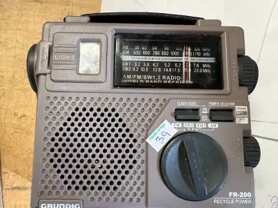 GRUNDIG SELF CRANK UP EMERGENCY RADIO AM/FM + LIGHT - WORKING!, View more
