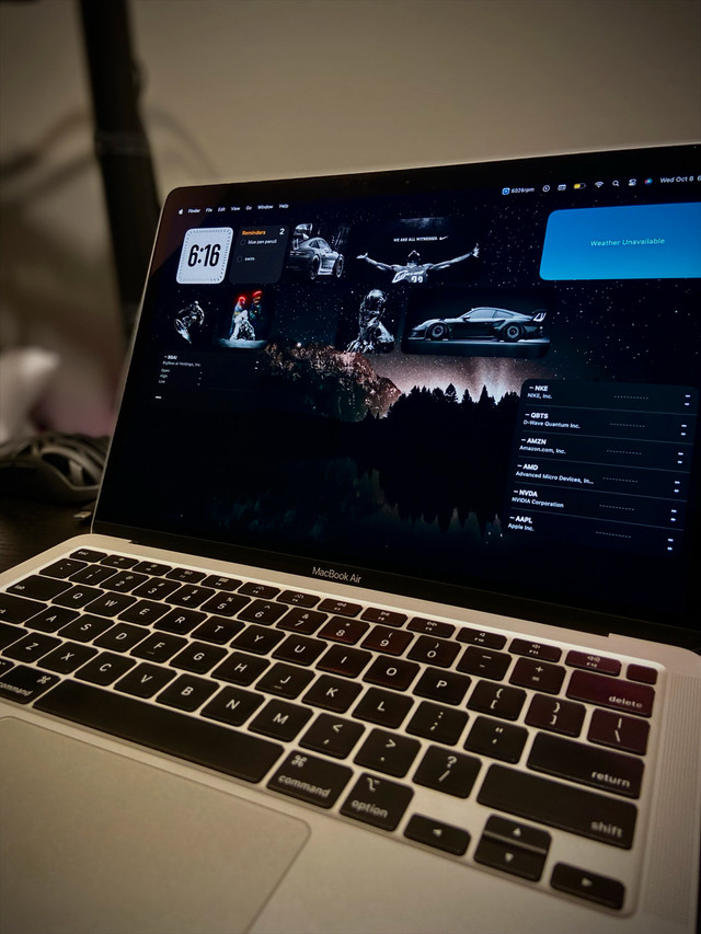 Macbook air 13” 2020 in Laptops in Markham / York Region - Image 4