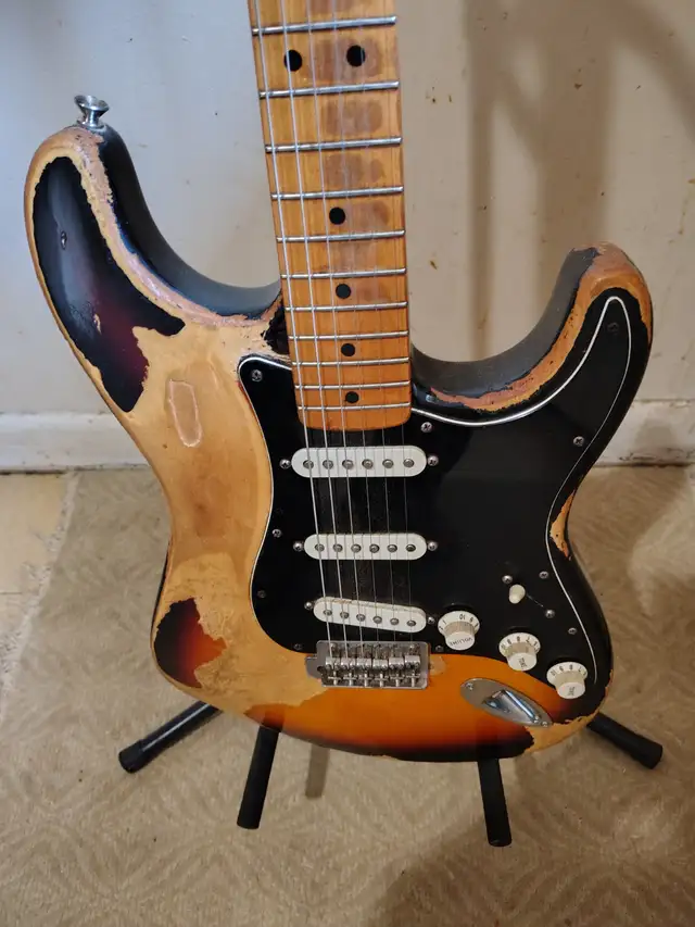 Fender Stratocaster Electric Guitar MIM Relic'd Road Worn in Guitars in Ottawa - Image 4