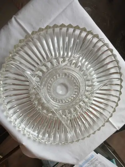 Clear glass large round serving plates to serve desserts, appetizers, cheeses and more. $5 each or a...