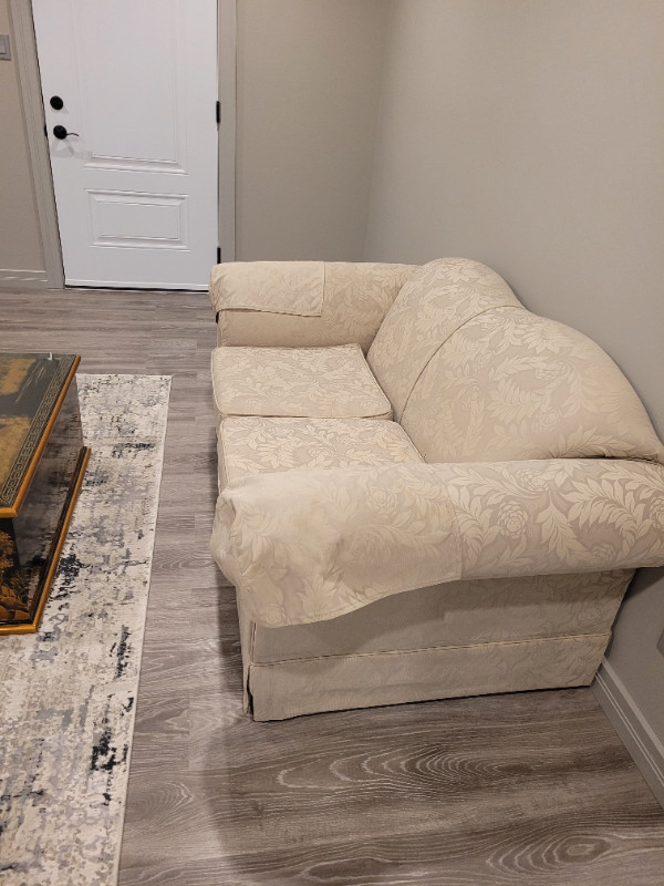 Love seat for sale in Couches & Futons in Leamington - Image 2