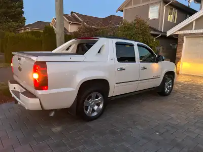 Get ready to turn heads with this rugged 2012 Chevrolet Avalanche LTZ, boasting a powerful 5.3 engin...