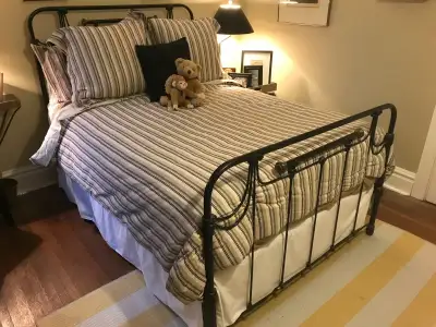 Pottery Barn Queen Reversible Duvet Cover Euro & Standard Shams, View more