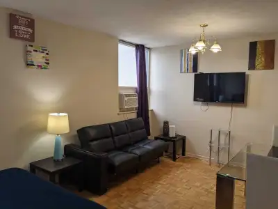 Furnished bachelor studio, Yonge-Eglinton, August 1