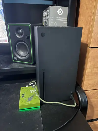 Xbox série x avec plein d’affaire, View more