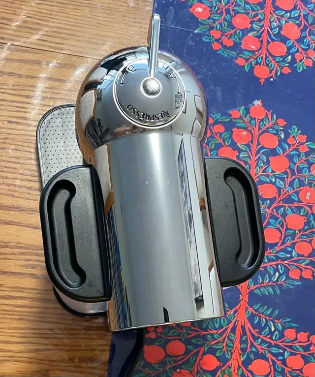 Nespresso Vertuo Coffee Machine by Breville – Excellent Conditi in Coffee Makers in Hamilton - Image 4