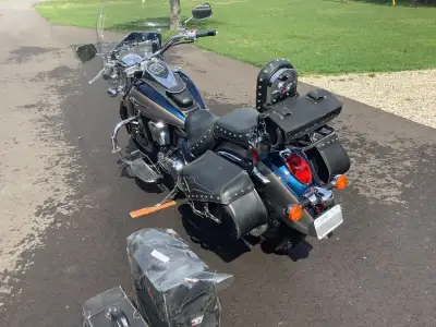 900 Vulcan in excellent condition. Comes with extra touring luggage and cover. Additional driving li...