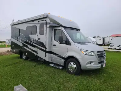2025 Renegade Vienna 25VDLN Motorhome. Mercedes turbo diesel. Absolutely loaded, Solar, generator,et...
