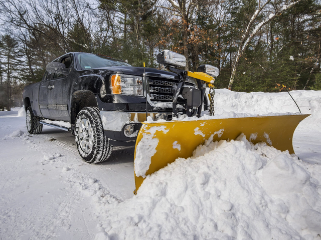 NOW HIRING – TREE SERVICE & SNOW REMOVAL CREW in General Labour in Oshawa / Durham Region - Image 5