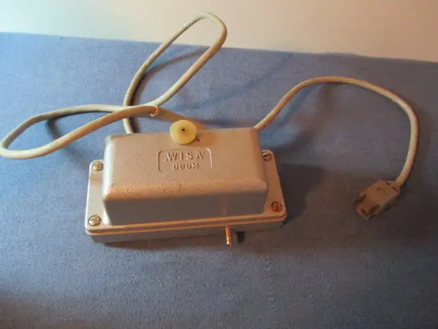 VINTAGE WISA AQUARIUM PUMP-MODEL 120-D.B.G.M.-WESTERN GERMANY in Arts & Collectibles in Laval / North Shore - Image 2