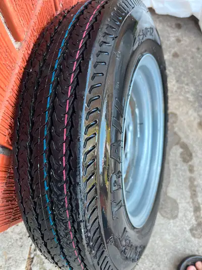 Never used trailer tire. Was the spare tire. Size in picture. Includes rim.