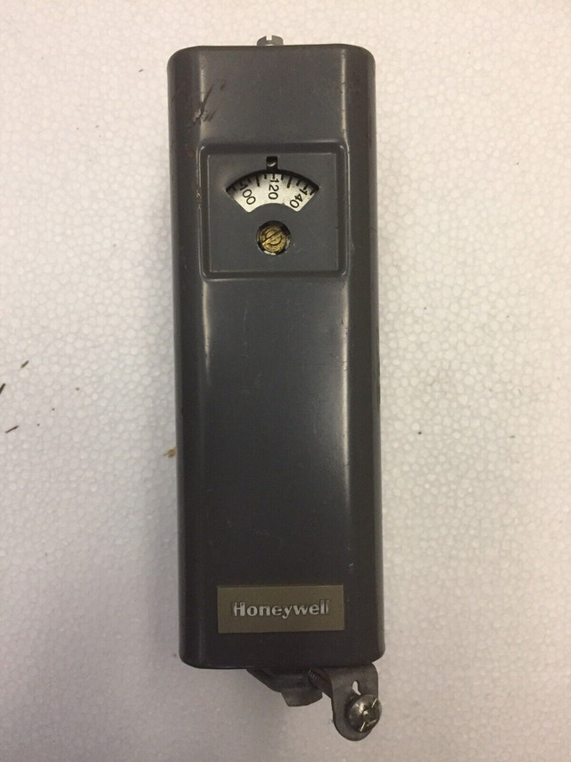 Honeywell L6006C1034 Aquastat Controller in Electrical in North Bay