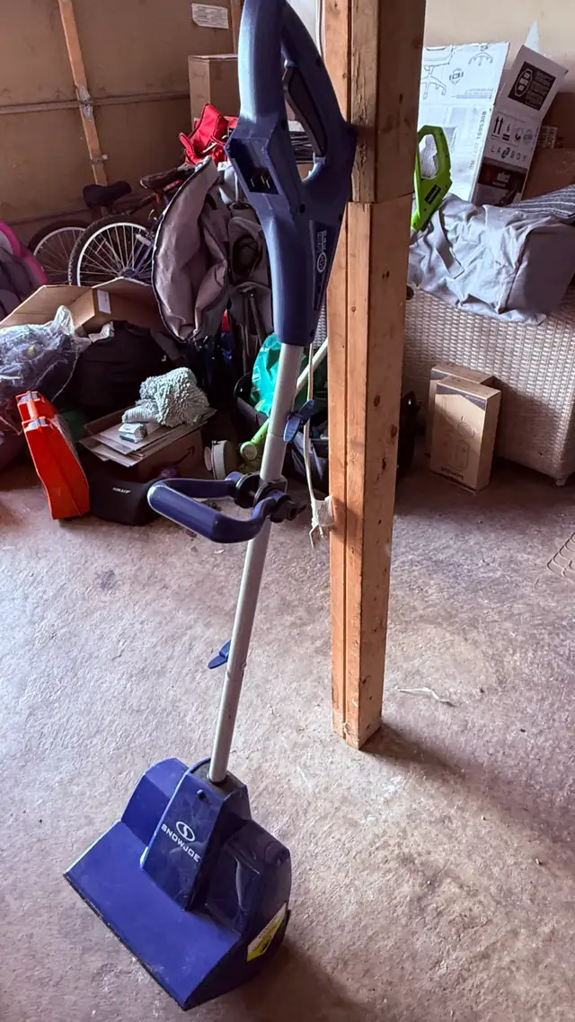 Snow Joe 24 V 11-in Cordless Electric Snow Shovel in Snowblowers in Mississauga / Peel Region - Image 5