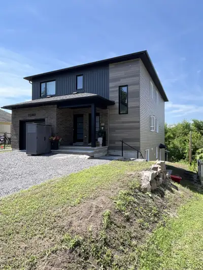 3 bedroom in Rockland - July 1