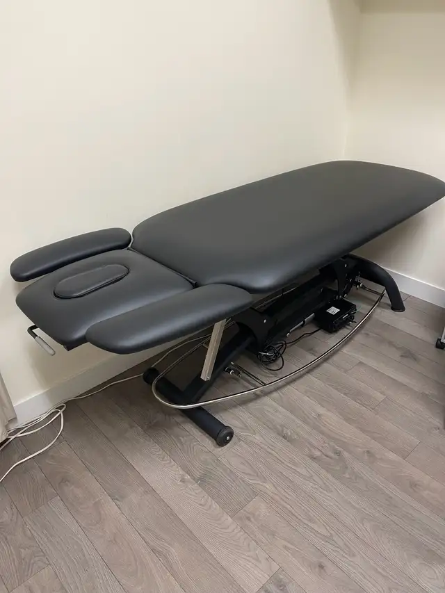 massage, physio, osteopathic table in Health & Special Needs in City of Toronto - Image 4