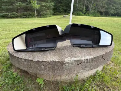 One set of Snap and Zap trailer towing mirrors. These fit Chevy/GMC, SILVERADO/SIERRA 1500. 2014-201...