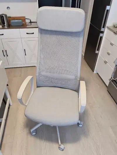 Selling a lightly used IKEA MARKUS office chair in Vissle Light Gray. This is one of IKEA’s most pop...