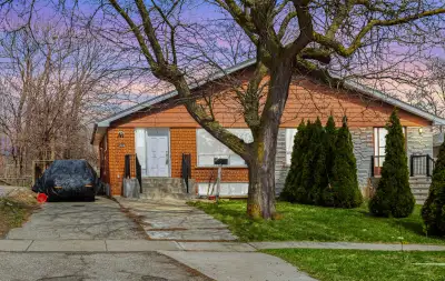 Welcome to 39 Aloma Crescent, located in the highly sought-after Avondale community. This recently r...