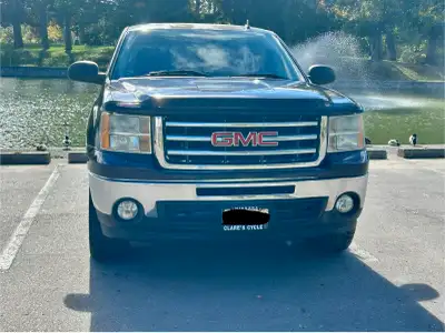 2009 GMC SIERRA 4 door extended cab 4x4 Z71 Uplevel model SLE power seats, console, dual climate con...