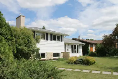 4-bedroom lower-level SUITE, 1+1/2 bath. Lower-level Apartment in a Bi-level house, means good natur...