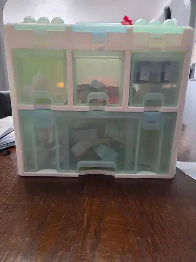 Wilton cake decorating carrier. 15 years old, still in great condition. Comes with lots of stencils,...