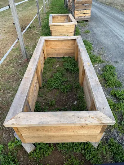 Bac de jardin fait en pruche 40 pouces par 96 pouces, View more