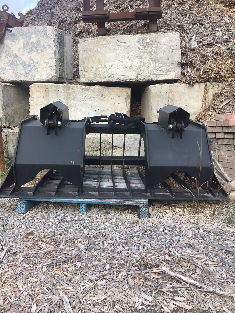 Bobcat skidsteer quick connect grapple bucket Heavy Equipment