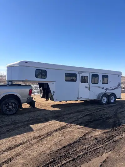 2001 kiefer bilt trailer 28 foot total length 3 horse slant load dividers rubber mats first stall es...