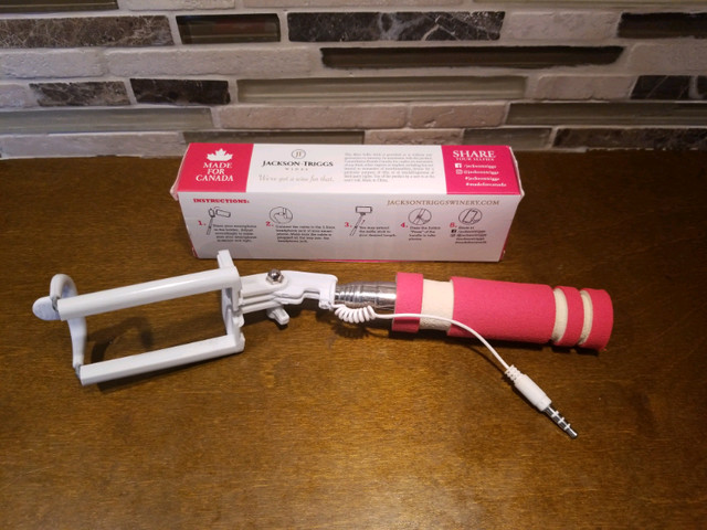 Jackson Triggs Winery mini Selfie stick in Arts & Collectibles in Mississauga / Peel Region - Image 2