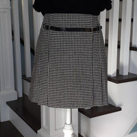 United Colors Benetton black & white pleated mini skirt Size 8