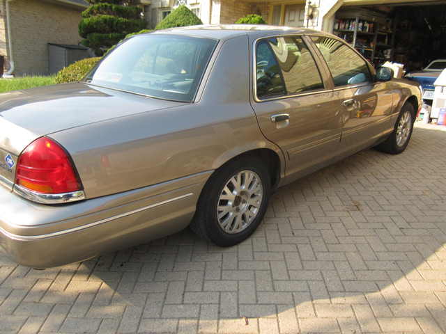 2003 Ford Crown Victoria LX-duel fuel cng- excellent condition in Cars & Trucks in London - Image 4