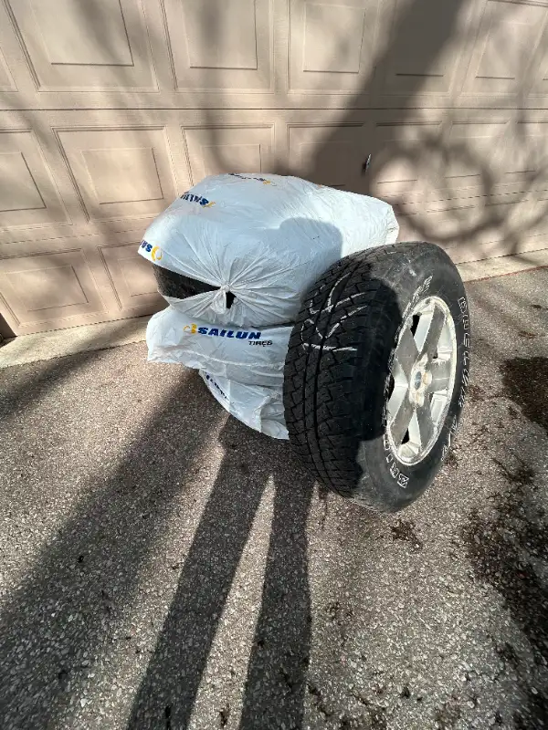 Jeep Wrangler Factory Rims and Tires in Tires & Rims in Oshawa / Durham Region - Image 3