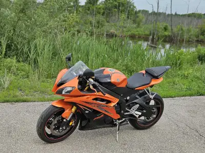 2009 Yamaha R6 Vivid Orange and Raven black Fuel Injection w/YCC-T and YCC-I 6 speed with multi plat...