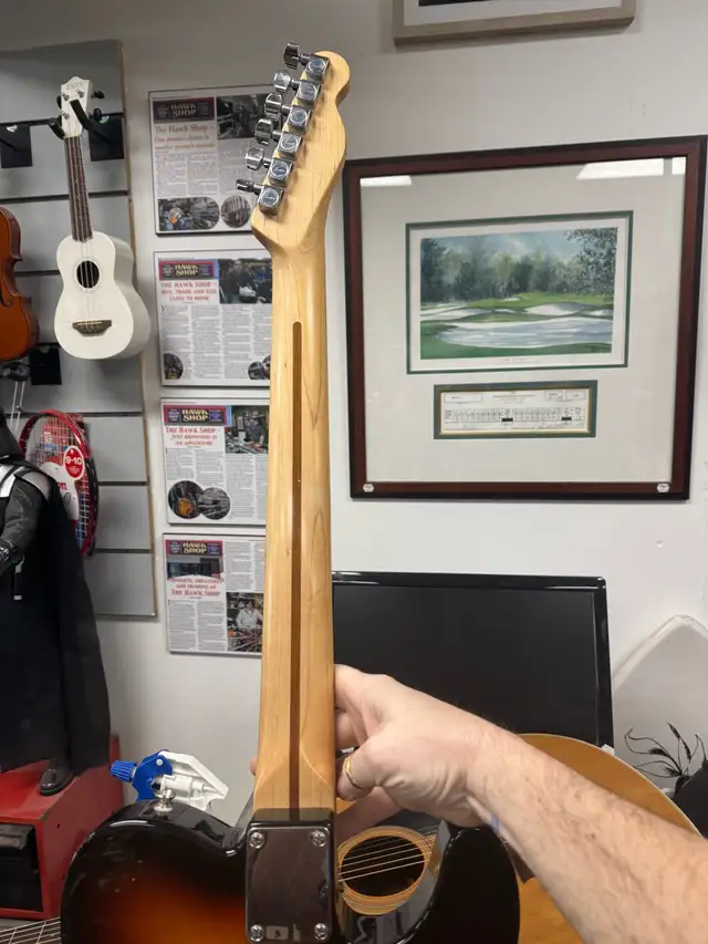 LEFT HANDED Fender MIM telecaster sunburst in Guitars in Oakville / Halton Region - Image 5